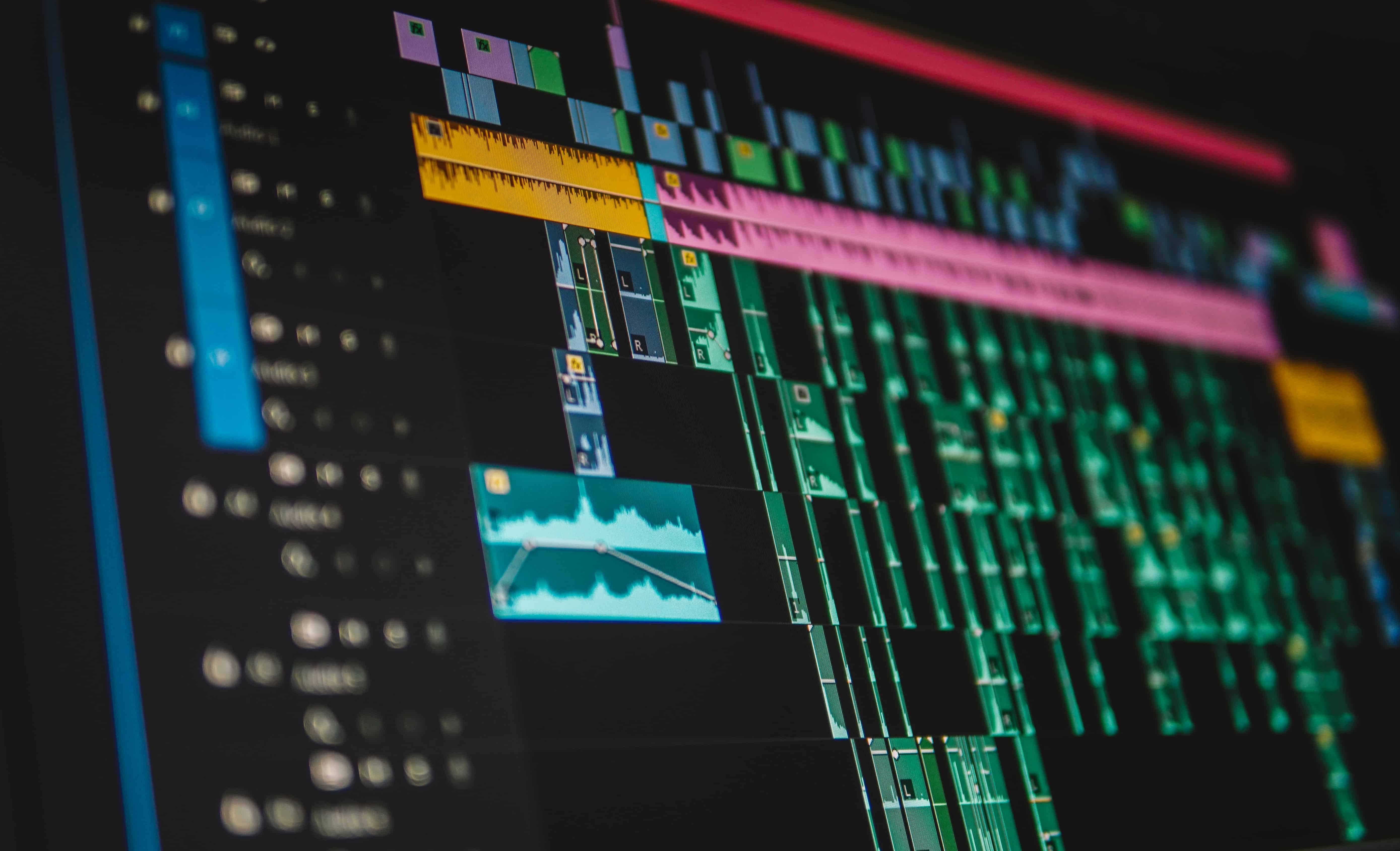 Service de montage vidéo et post-production : étalonnage et mixage son